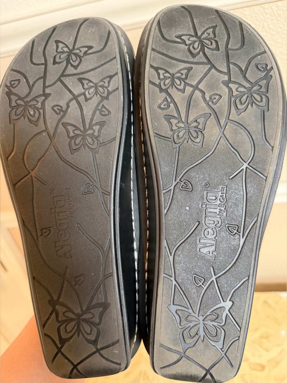 Alegria Vienna Adjustable Sandal in Black Smolder Metallic Leather, Size 10 GUC - Picture 6 of 8